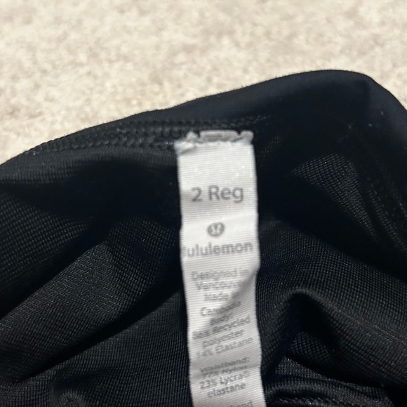 Lululemon speed up shorts size 2. Black. 2.5 inch inseam. - Picture 3 of 3